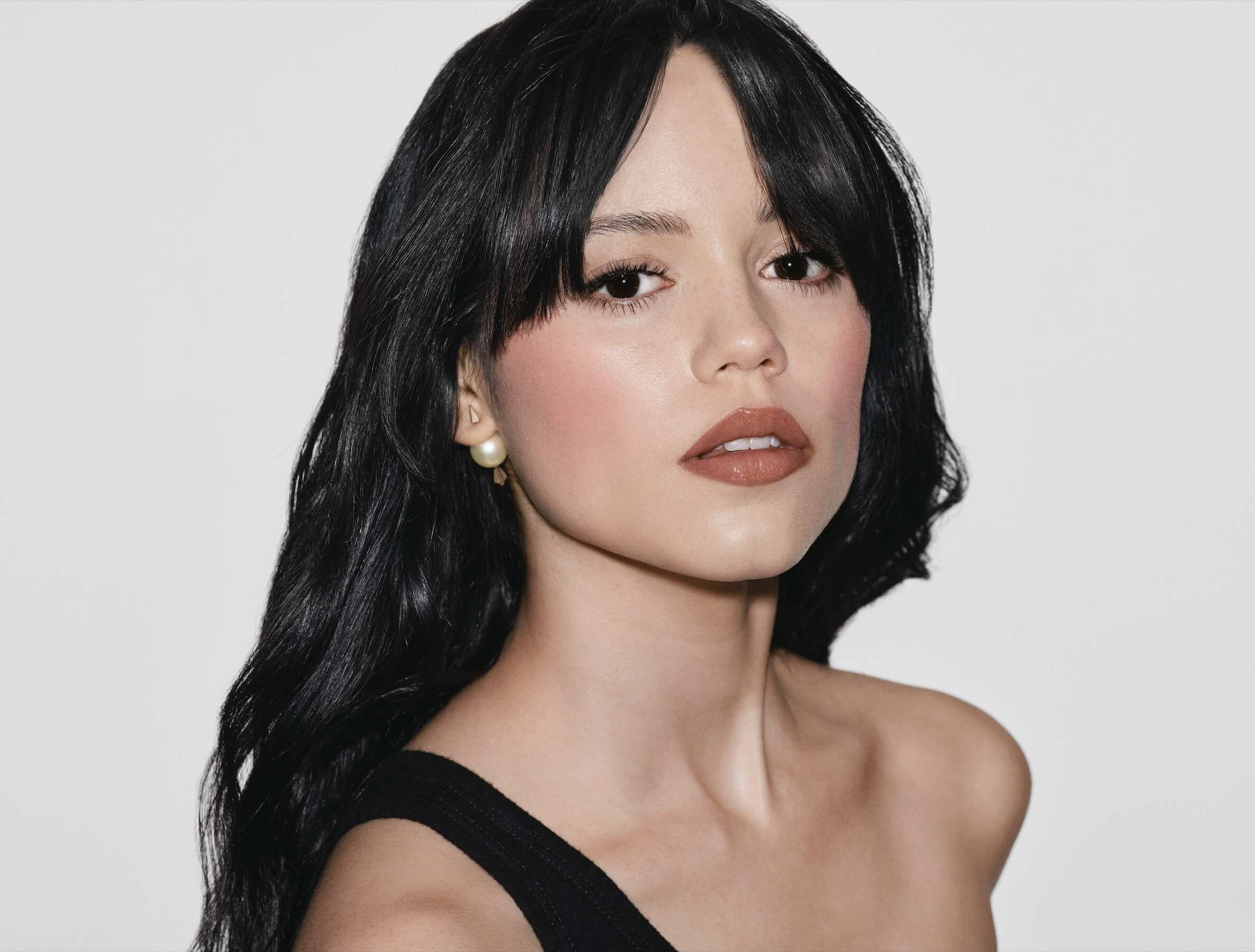 Jenna Ortega Berbagi Sukacita Menyambut Peran Barunya Bersama Dior Beauty