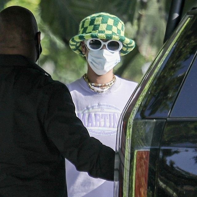 Rihanna Tahu Cara Pamer dengan Sempurna, Bagaimana Menampilkan Tren Motif Kotak-Kotak