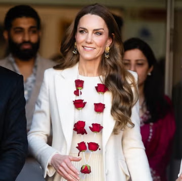 Putri Kate Dihiasi Karangan Bunga Saat Merayakan Budaya Asia Selatan dalam Acara Tunggalnya