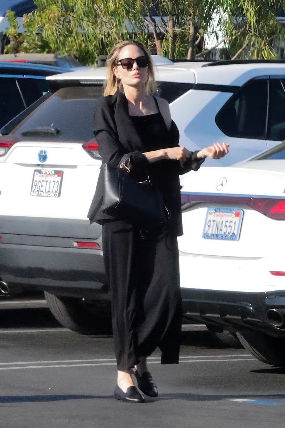 Angelina Jolie Mempunyai Gaya Paling Elegan untuk Aktivitas Sehari-hari