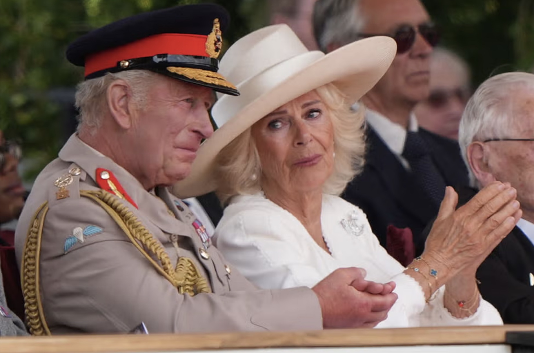 Ratu Camilla Kenakan Bros yang Penuh Arti di Peringatan 80 Tahun VJ Day