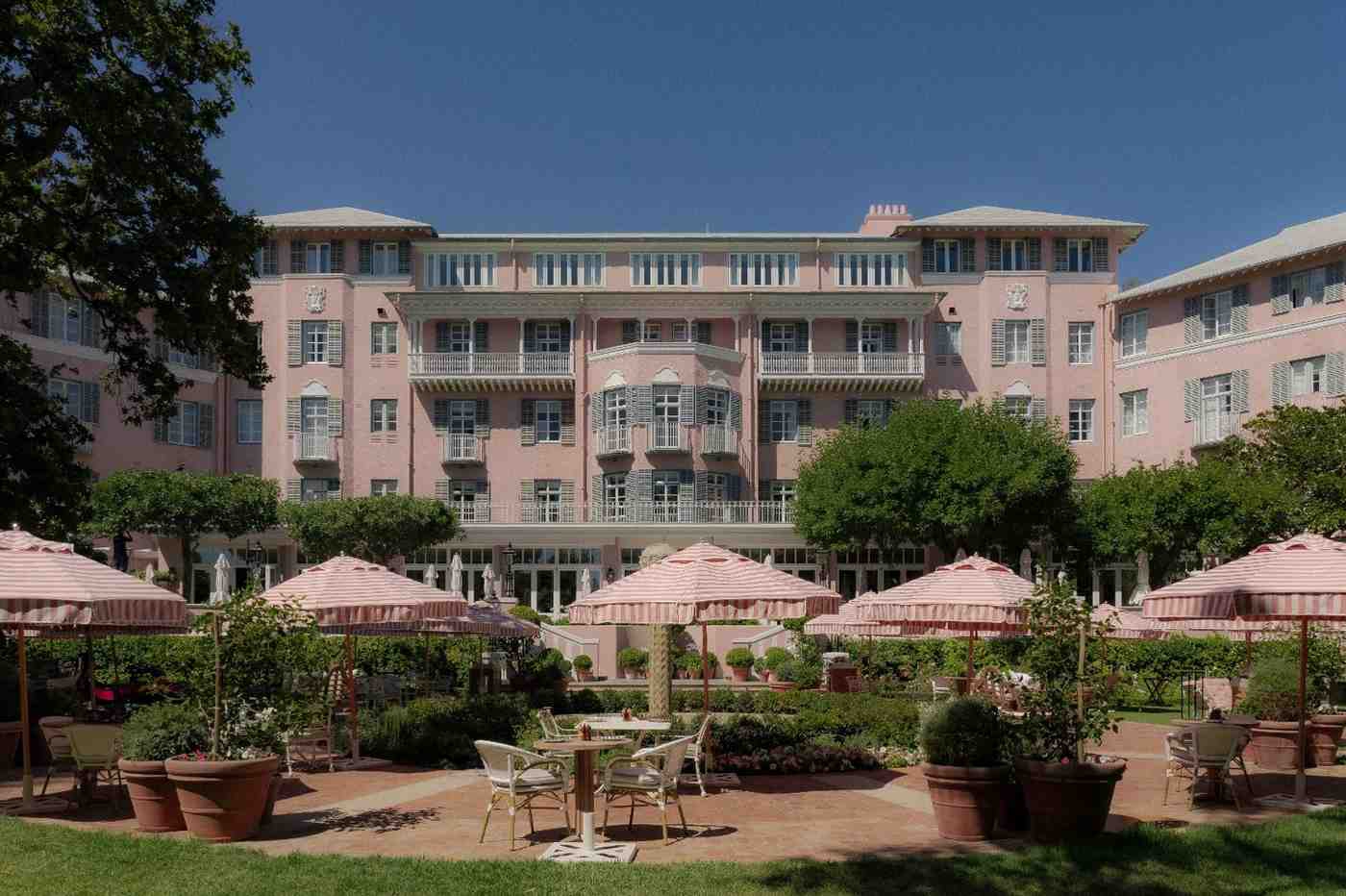 Harmonisasi Luksuri Thebe Magugu dan Mount Nelson, A Belmond Hotel di Cape Town 2025