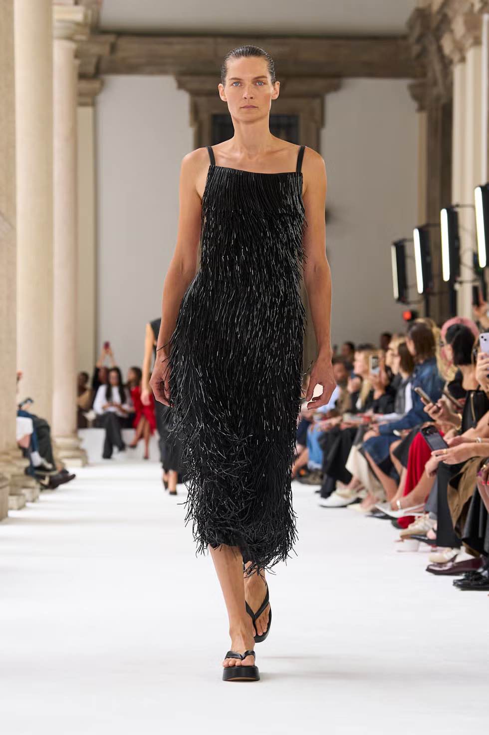 5 Item Untuk Tampilan Stylish di Musim Panas 2025