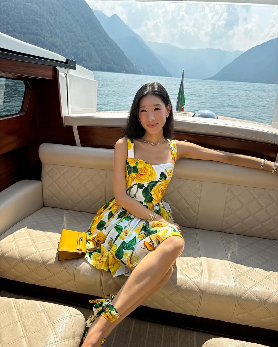 Dress Pilihan Influencer Becca Bloom Menyulap Musim Panas Jadi Momen Paling Stylish Tahun Ini