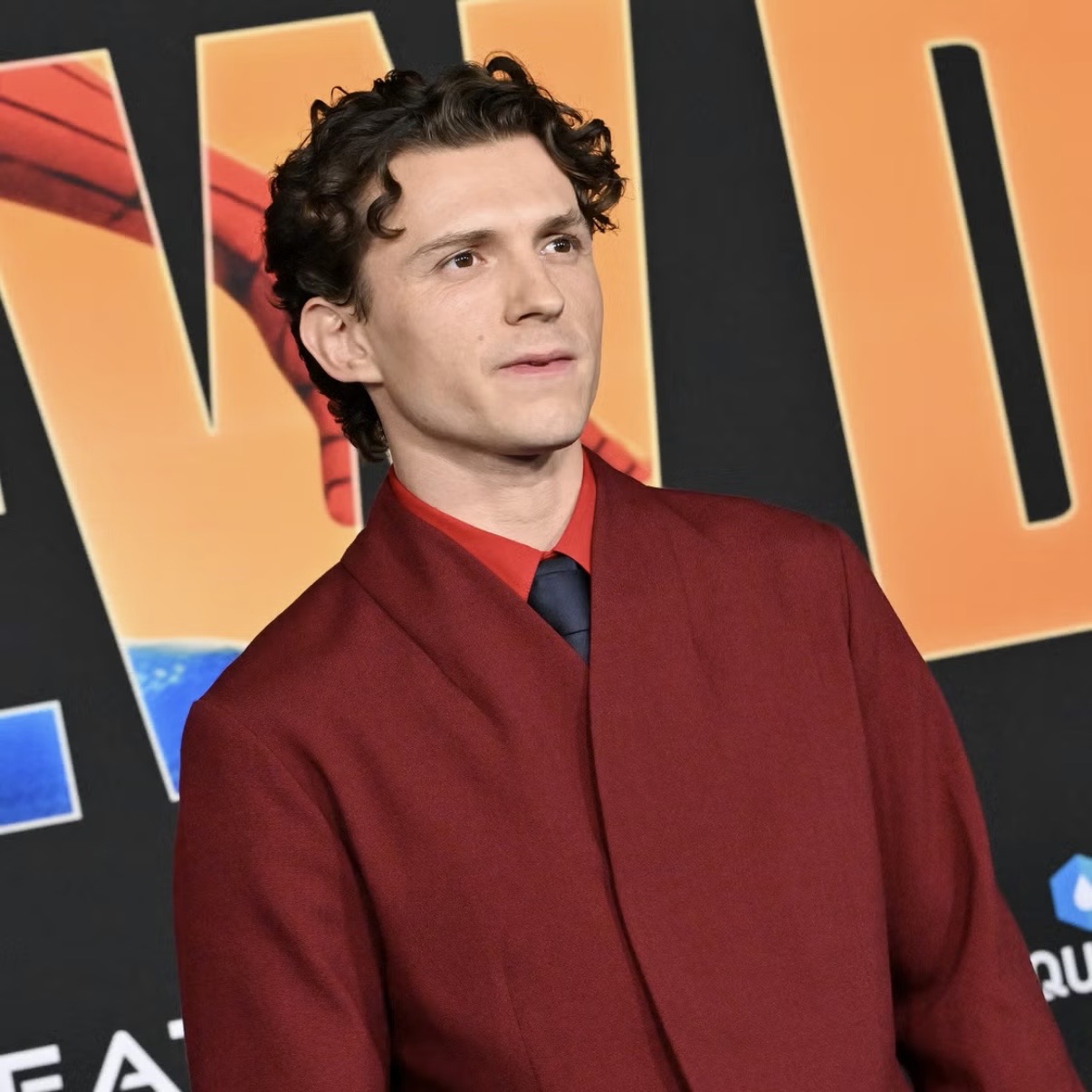 Tom Holland Mencontek Gaya Method Dressing Spider-Man Ala Zendaya