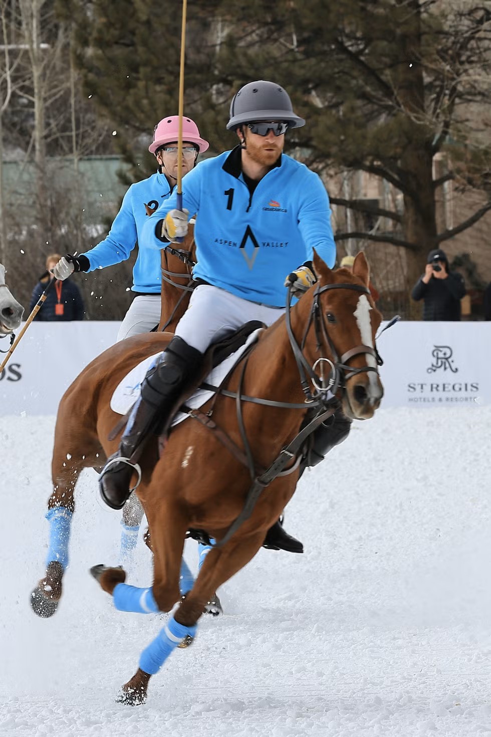 Pangeran Harry Buka Musim Liburan dengan Pertandingan Snow Polo