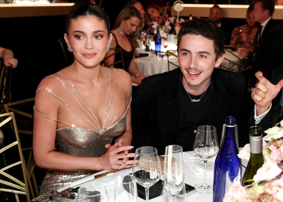 Timoth&eacute;e Chalamet dan Kylie Jenner di Golden Globes 2026
