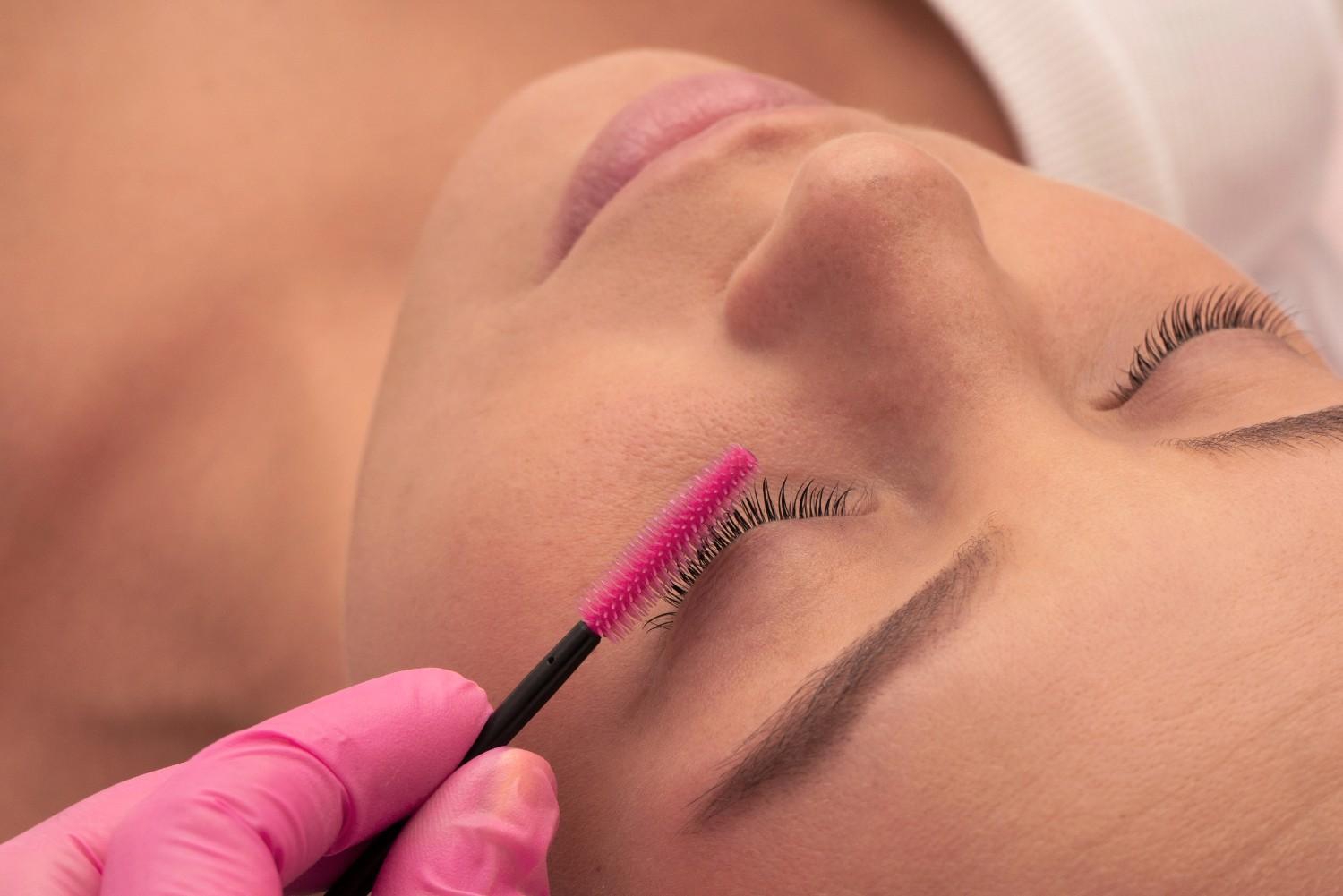 Ini Cara Melepas Eyelash dengan Aman dan Cepat di Rumah