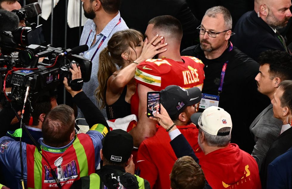 Taylor Swift dan Travis Kelce Penuh dengan Keintiman Setelah Super Bowl