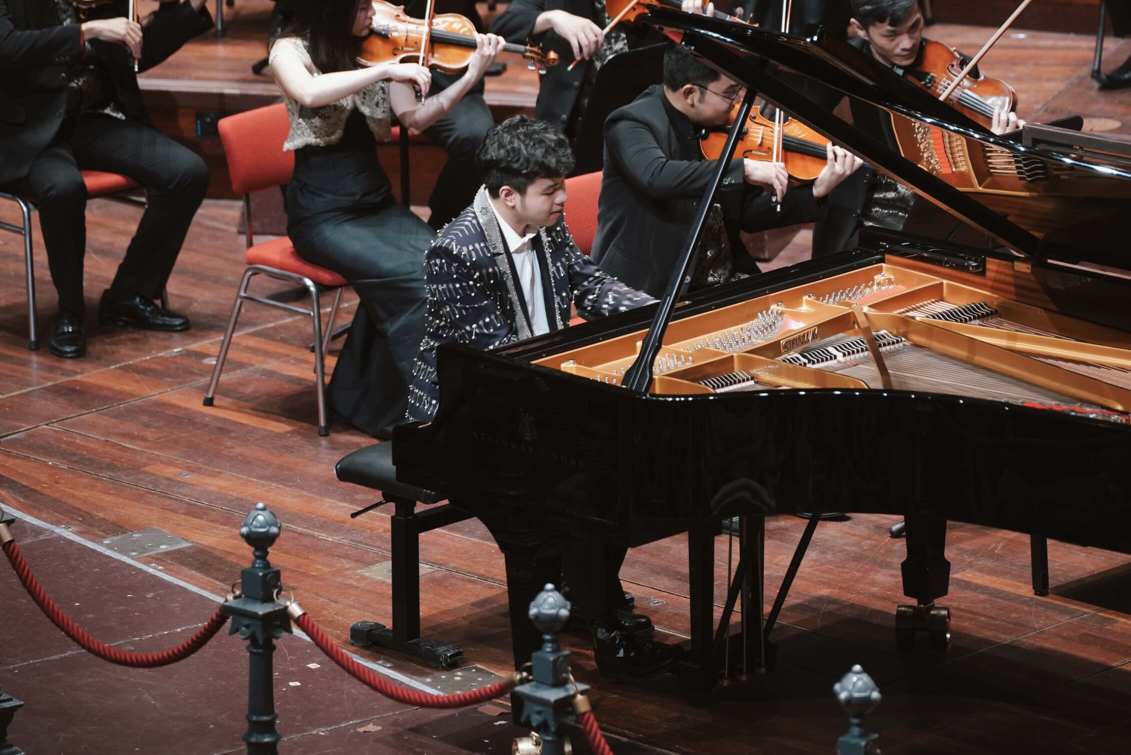 Avip Priatna Bawa Jakarta Concert Orchestra & Batavia Madigral Singers ke Panggung Legendaris Het Concertgebouw Amsterdam