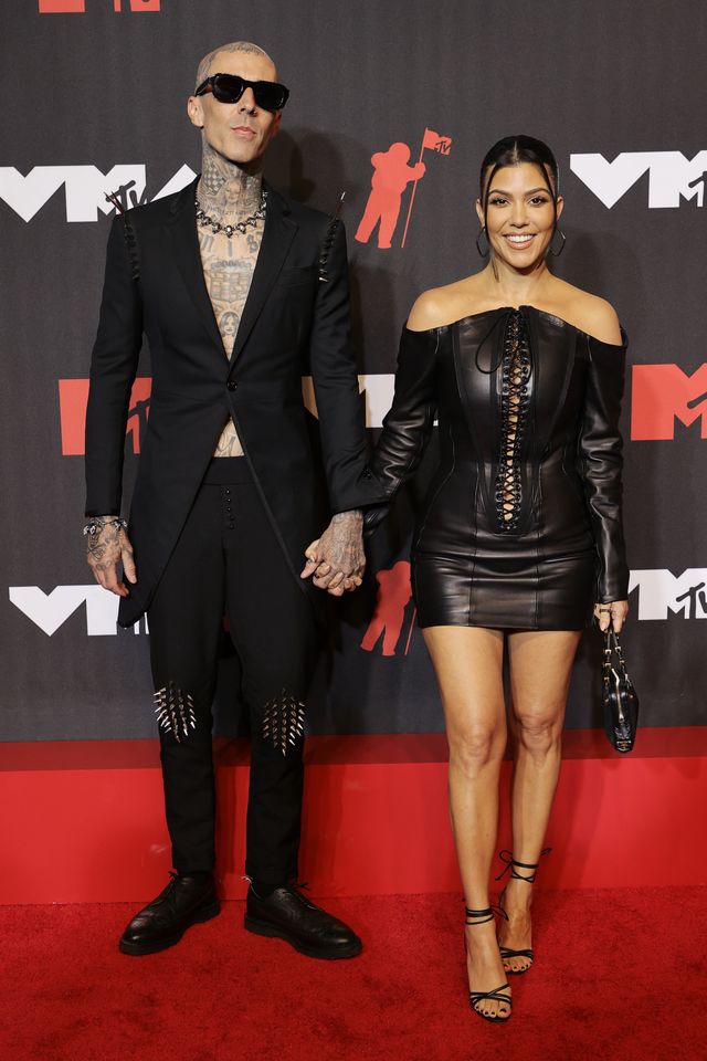 Kourtney dan Travis saat menghadiri MTV VMA tahun 2021.