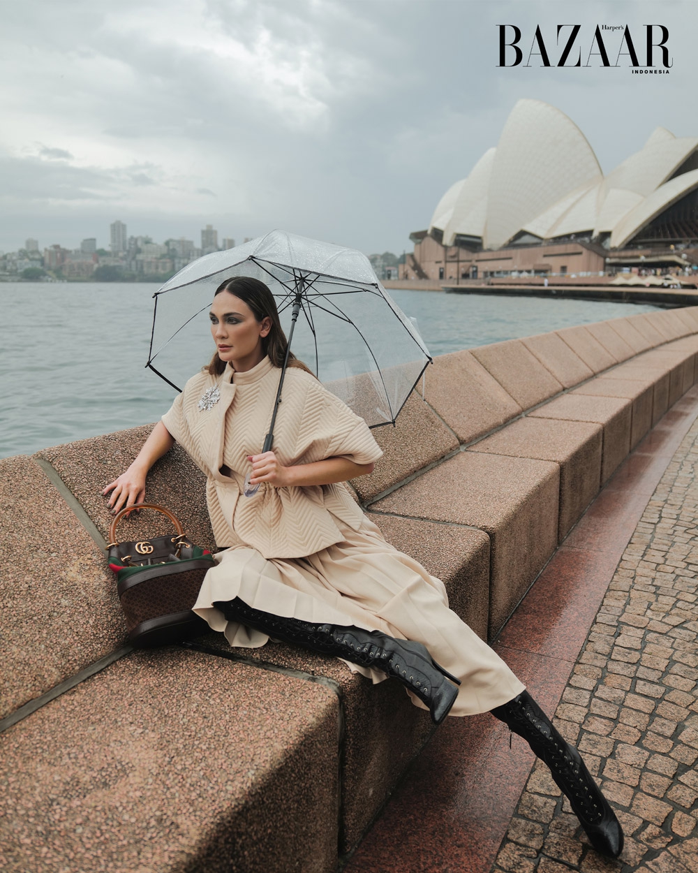 Luna Maya Tampil Glamor dalam Balutan Busana Gucci di Kota Sydney