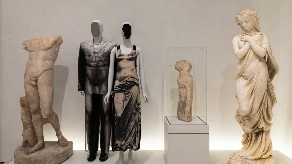 Sejarah Tubuh Manusia di &ldquo;Seni Kostum,&rdquo; Pameran Institut Kostum Baru