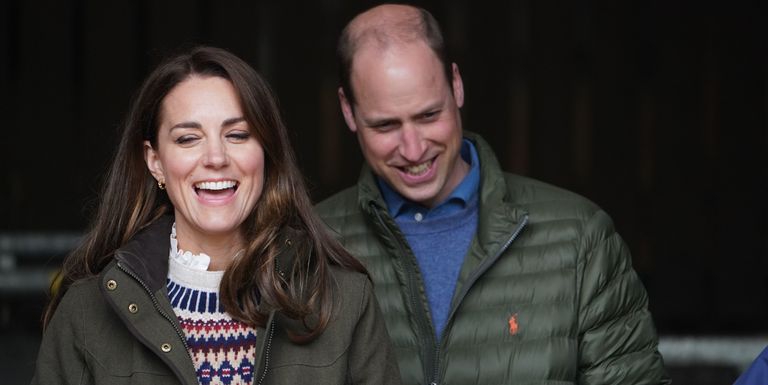Kate Middleton Tampil Kasual Saat Mengunjungi Ladang Pertanian dengan Suaminya