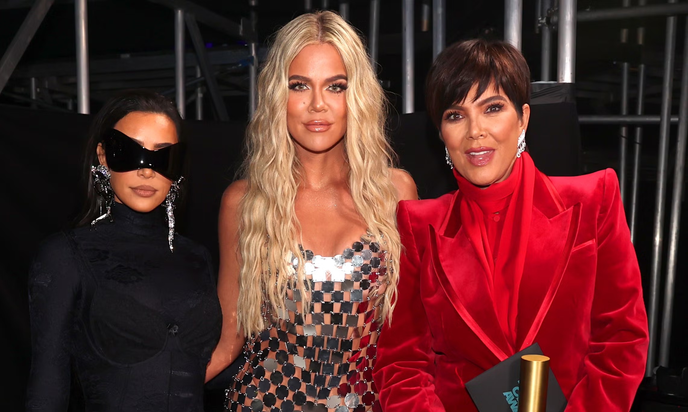 Khlo&eacute; Kardashian dan Kris Jenner Ungkap Seluruh Rahasia Pesta Malam Natal Tahunan Mereka