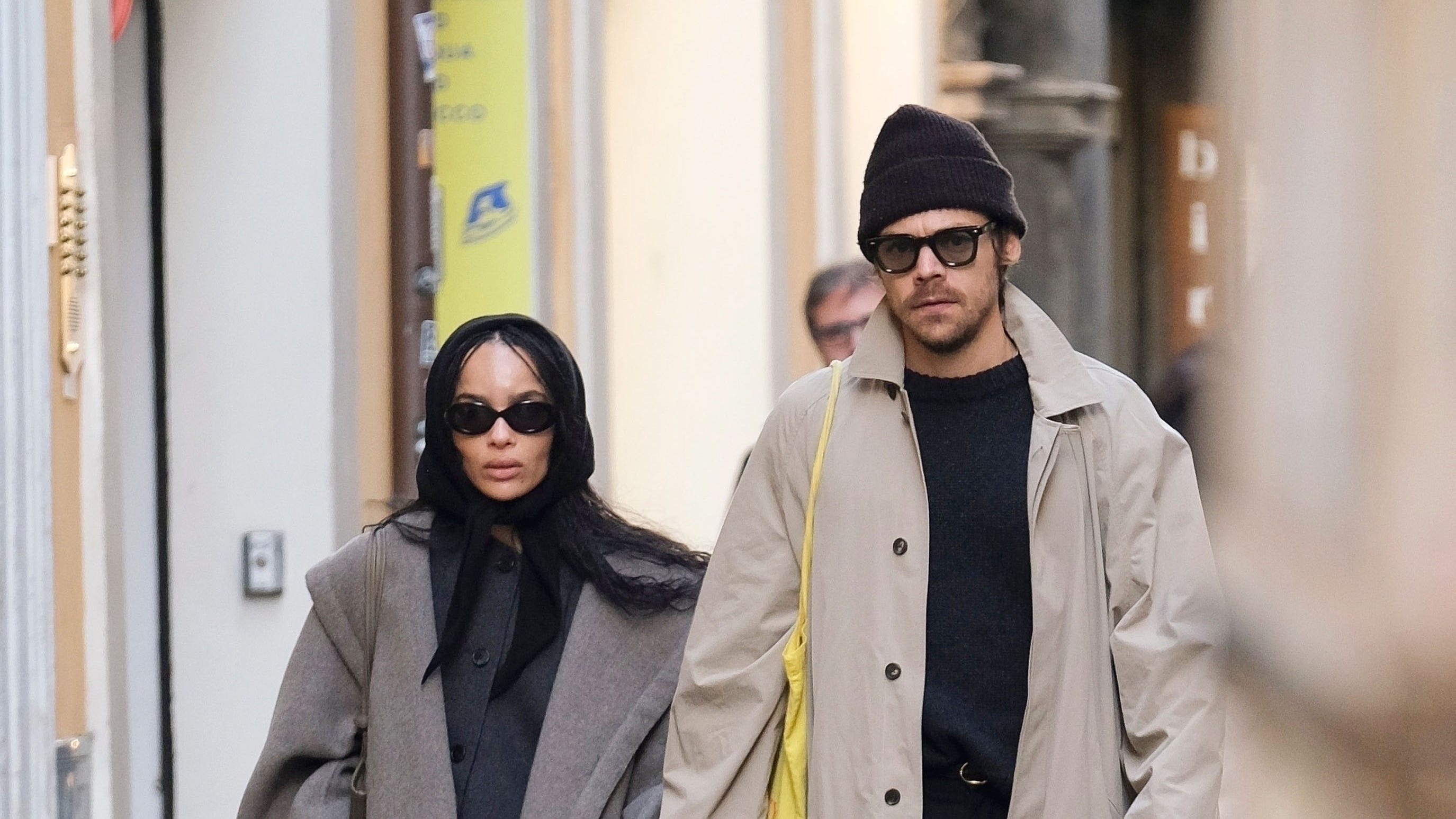 Z&ouml;e Kravitz dan Harry Styles Tunjukkan Gaya Pasangan Serasi di Roma