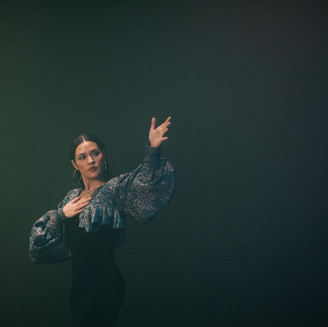 Raisa dengan Bangga Kenakan Batik dalam Music Video Trust Again untuk Soundtrack Raya and The Last Dragon