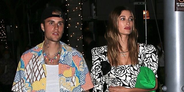 Hailey Bieber Kenakan Gaun Mini Alessandra Rich Floral-Print saat Kencan Malam dengan Justin Bieber
