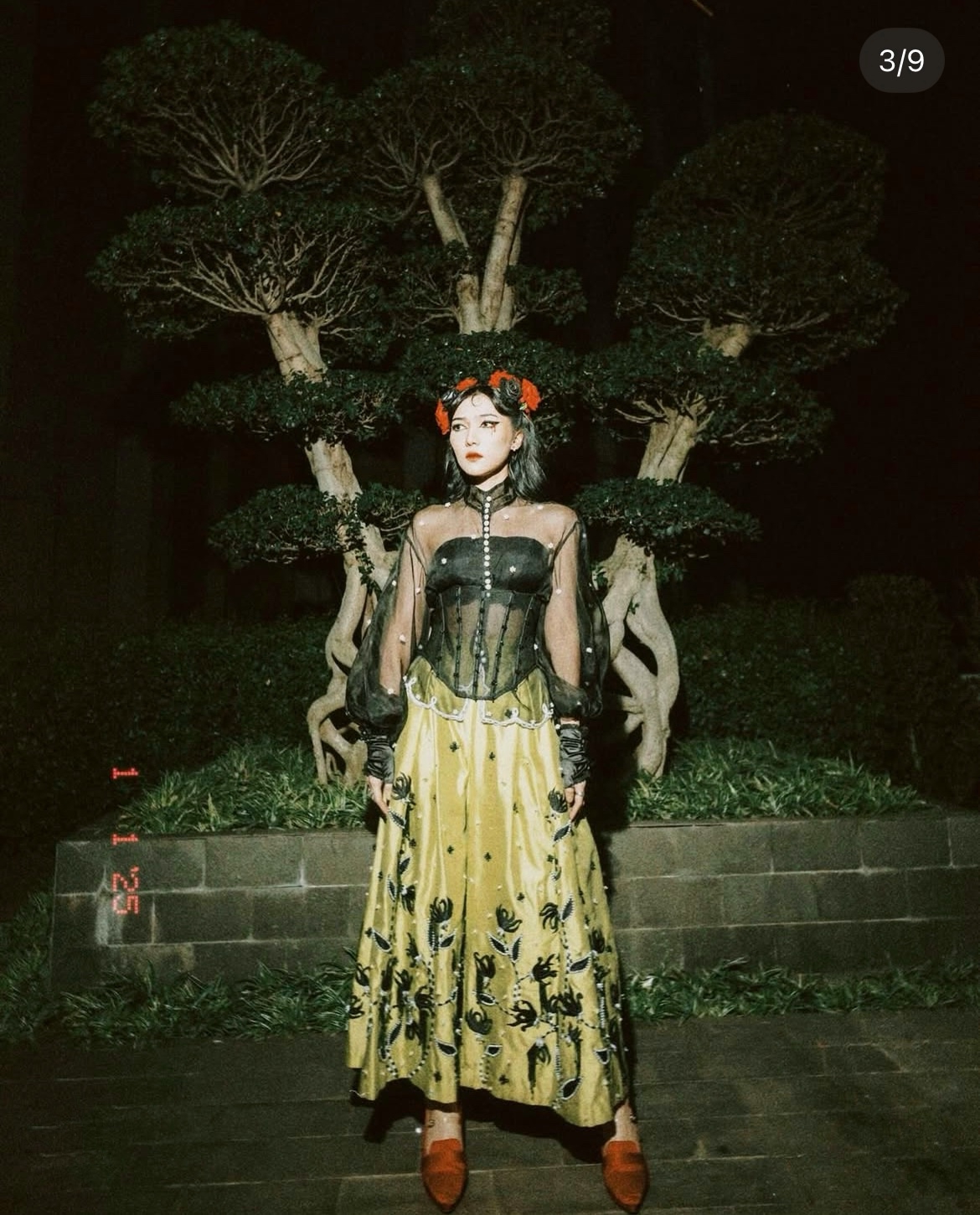 Isyana Sarasvati Membawa Estetika Gothic yang Memukau di Panggung Musik