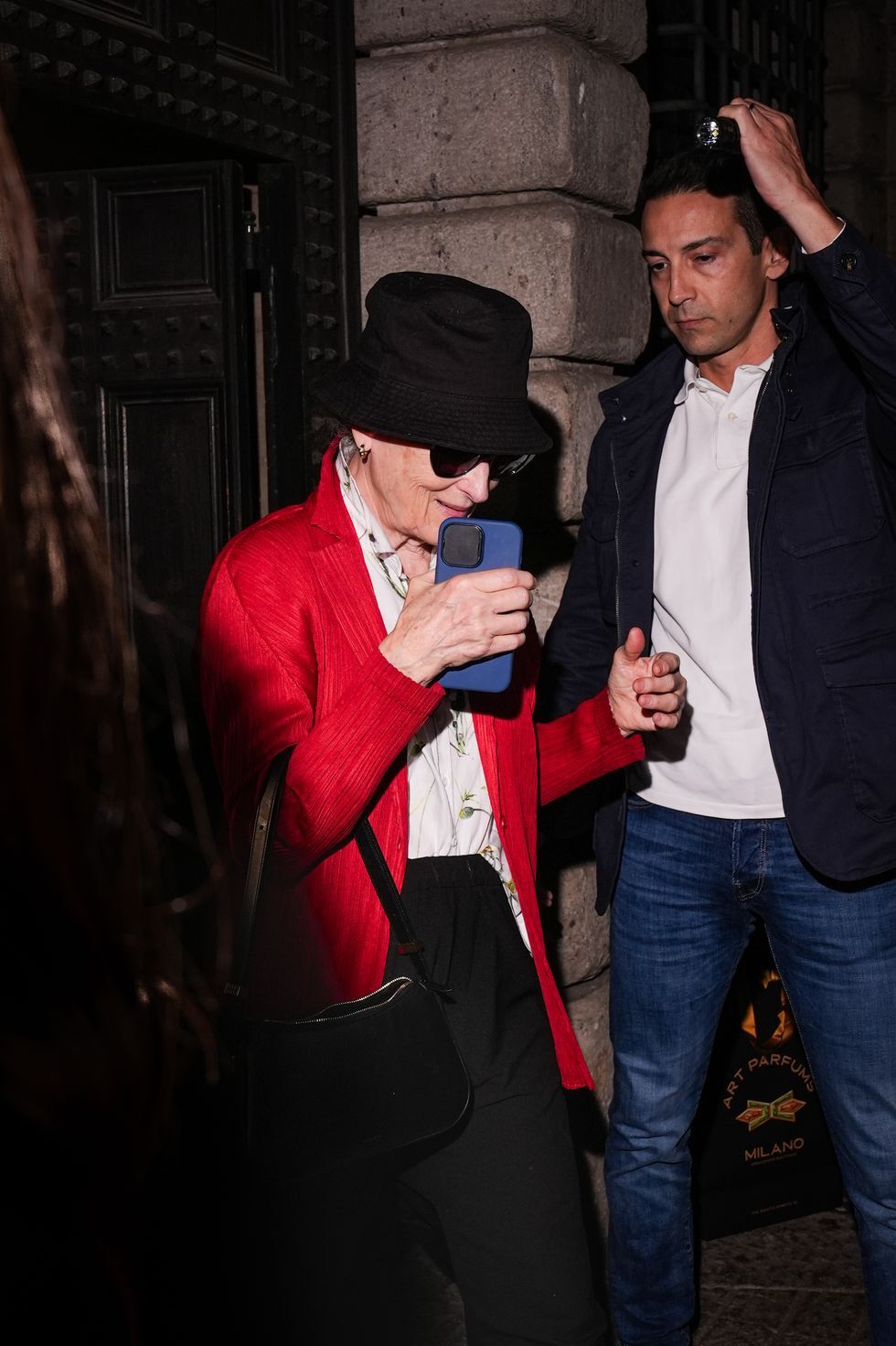 Meryl Streep Bertransformasi saat di Milan untuk Syuting The Devil Wears Prada 2