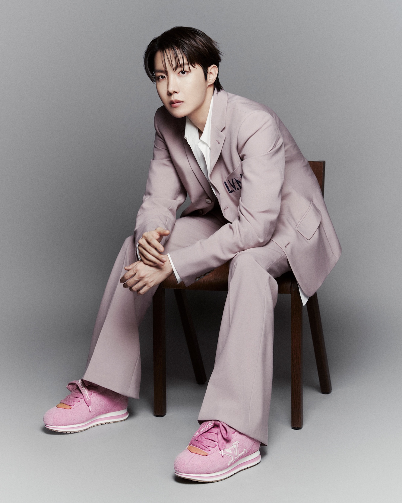Louis Vuitton dan J-Hope Menyatukan Energi dalam LV Buttersoft Sneaker