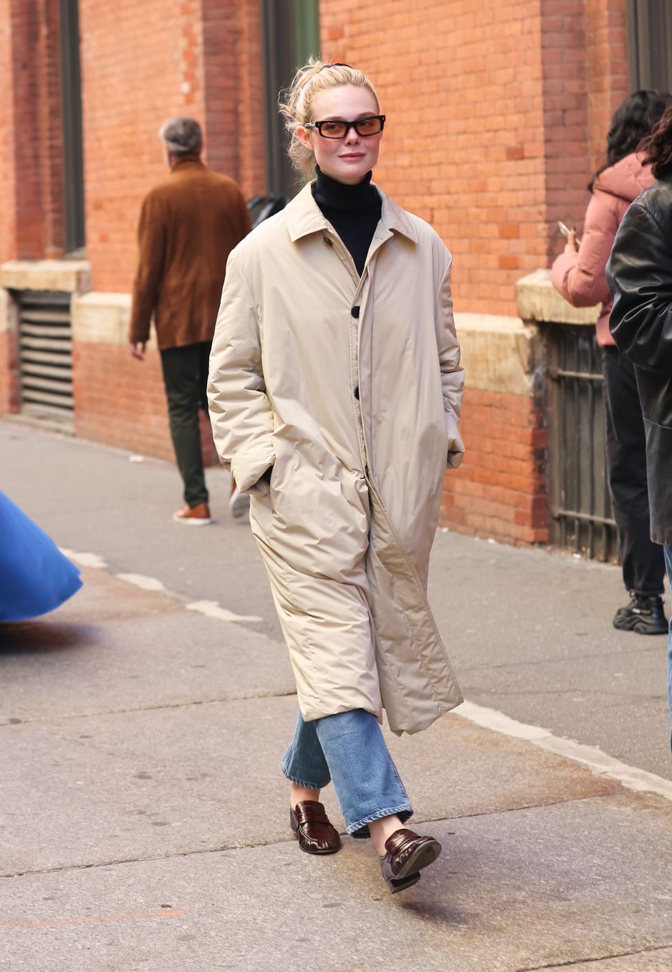 Elle Fanning Membawa Elegansi Parisian di Kota New York