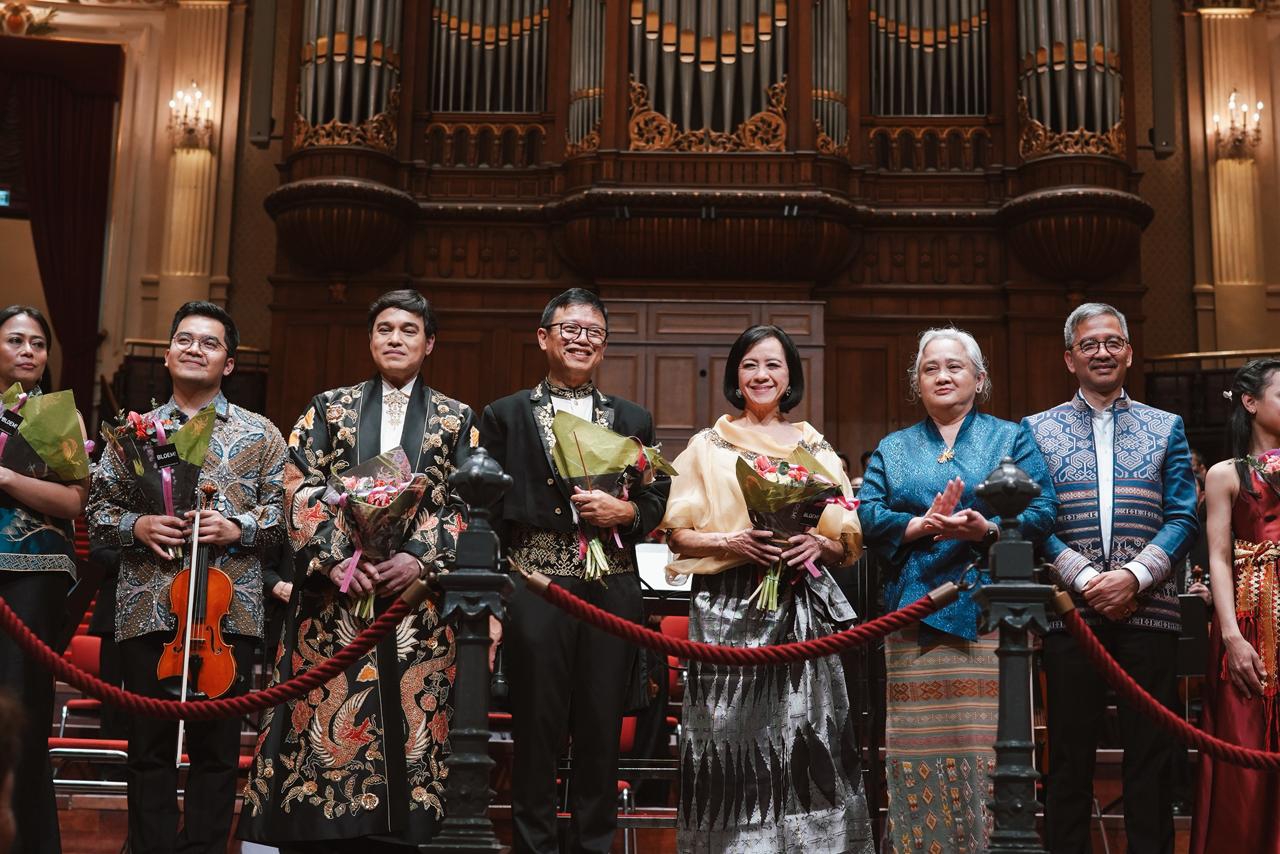 Avip Priatna Bawa Jakarta Concert Orchestra & Batavia Madigral Singers ke Panggung Legendaris Het Concertgebouw Amsterdam