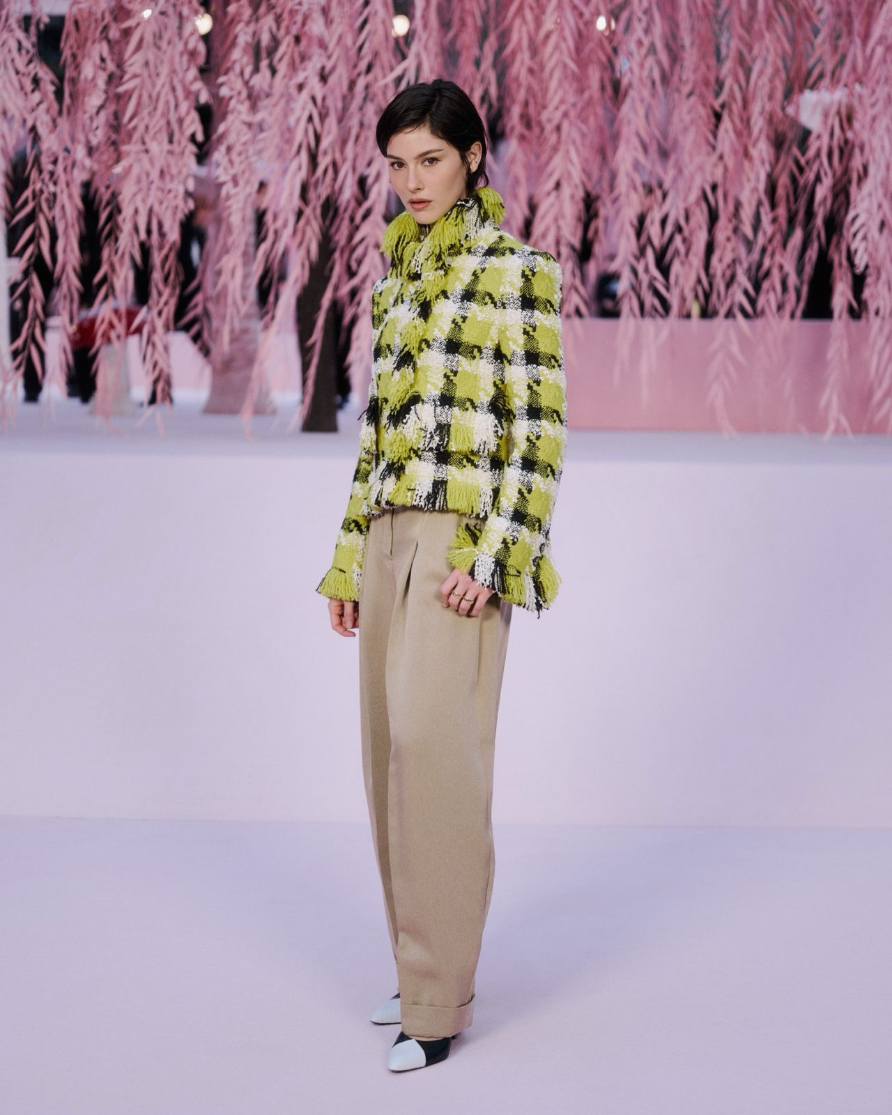 Detail atasan kotak-kotak yang memikat mata