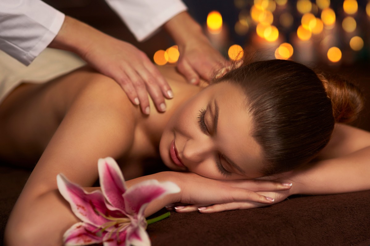 Relaksasi Tubuh dan Jiwa dengan Lomi Lomi Massage