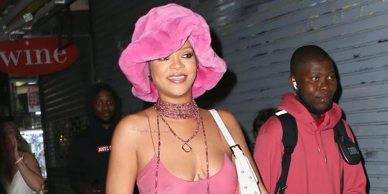 Rihanna Mengenakan Gaun Vintage Slip Merah Muda Dior Saat Berkencan dengan A$AP Rocky