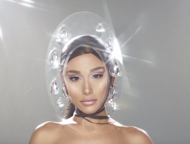 Merek Kosmetik Ariana Grande Akhirnya Sudah Bisa Dibeli!