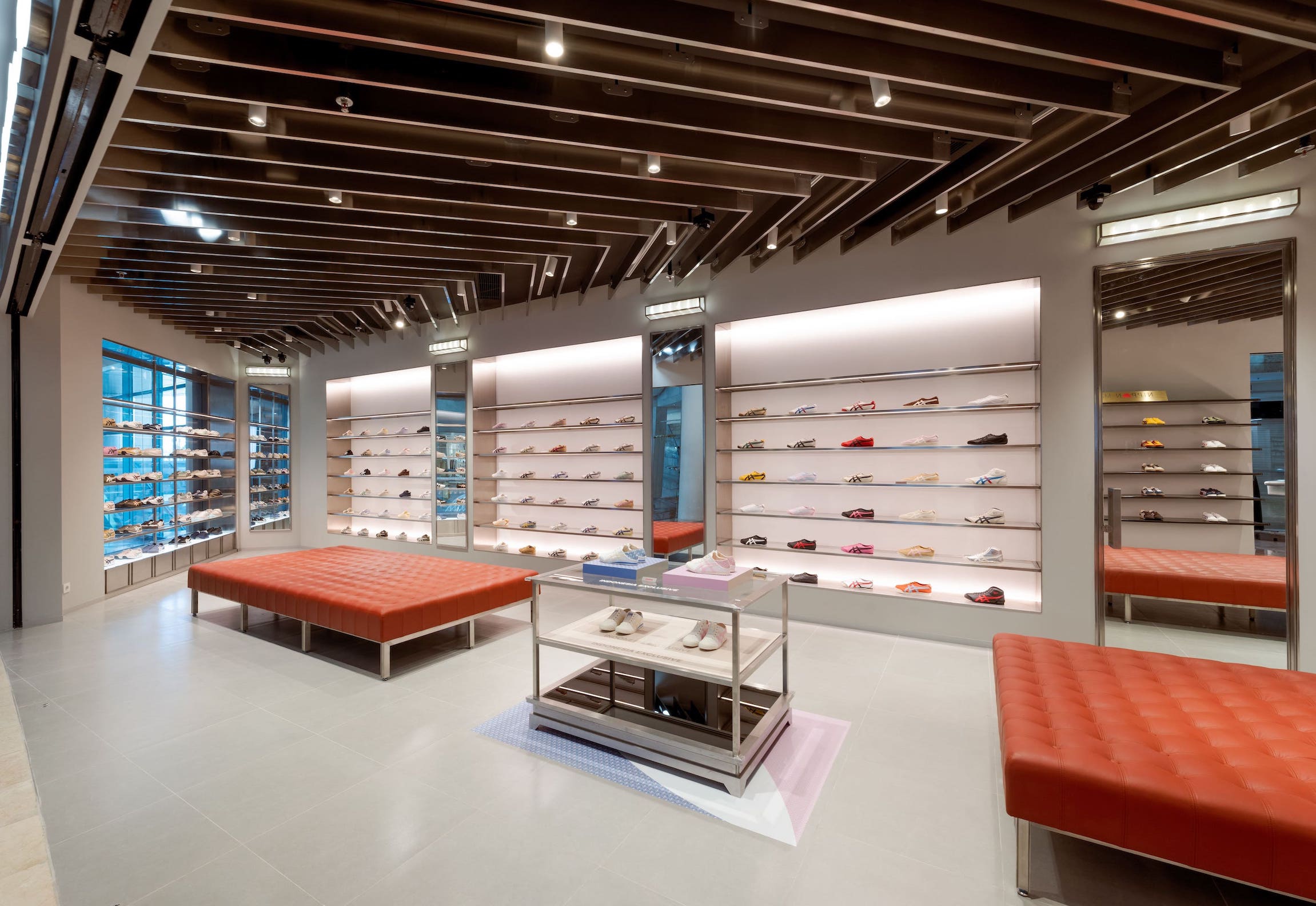 Onitsuka Tiger Hadirkan Pengalaman Belanja Baru di Plaza Senayan