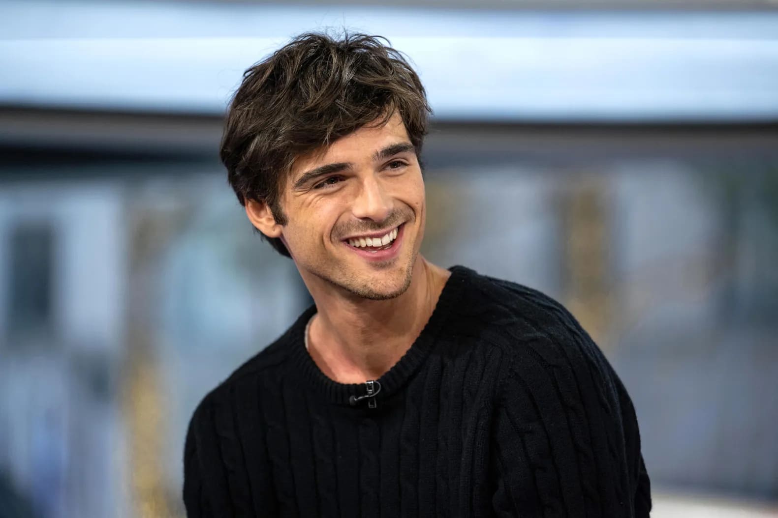 Gigi Emas Jacob Elordi dan Interpretasi Baru Wuthering Heights ala Emerald Fennell