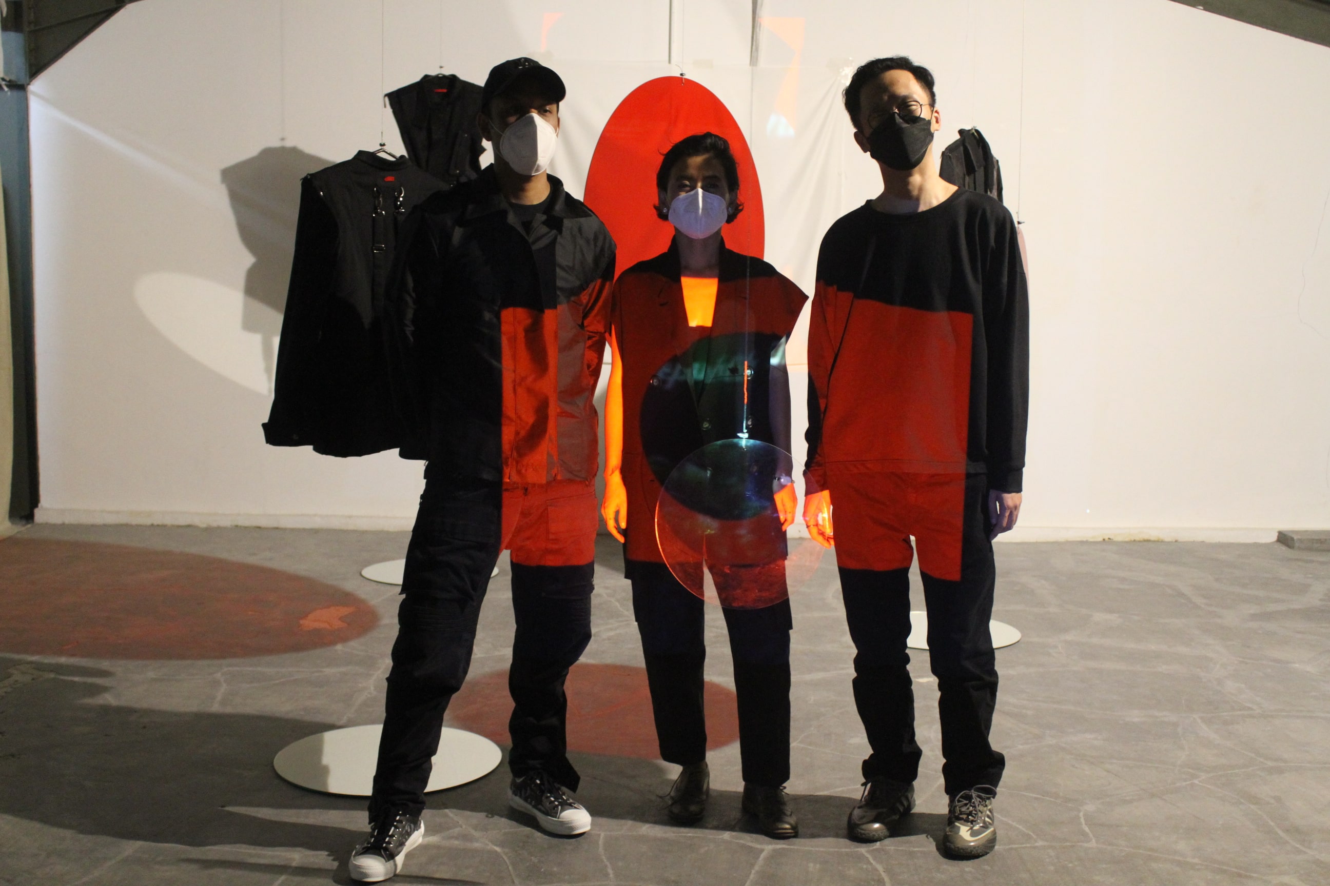 Menghadirkan Busana Multifungsi, Ini Koleksi Hasil Kolaborasi Tangan dengan Shadtoto Prasetio Studio