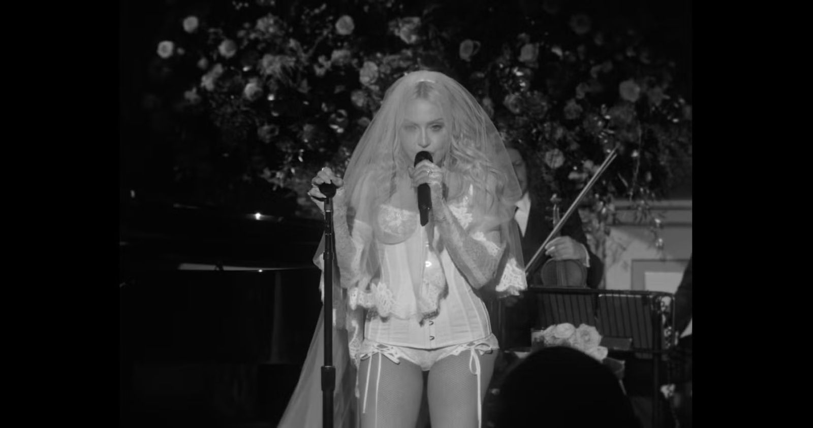 Saksikan Penampilan Intimate Madonna untuk Dolce & Gabbana