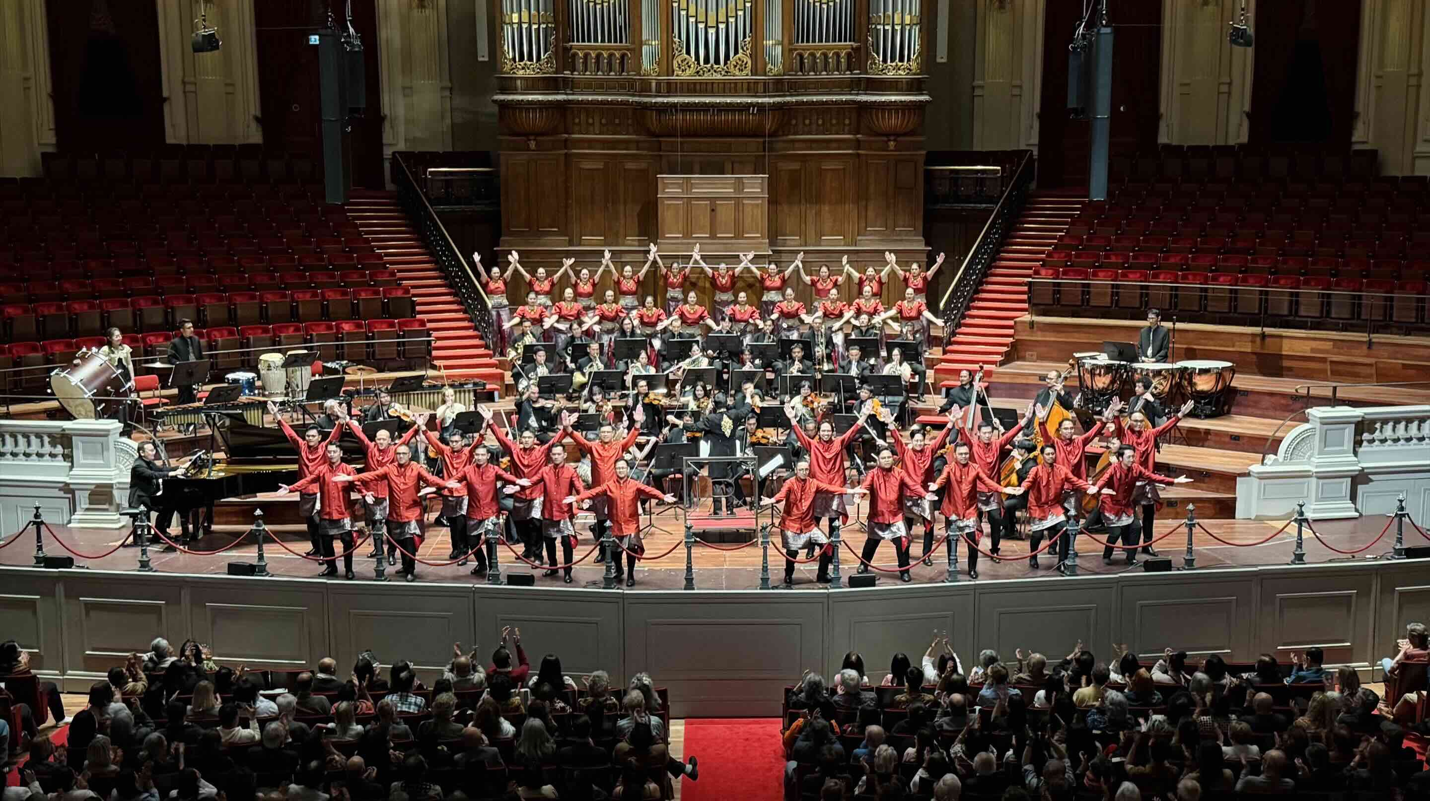 Avip Priatna Bawa Jakarta Concert Orchestra & Batavia Madigral Singers ke Panggung Legendaris Het Concertgebouw Amsterdam