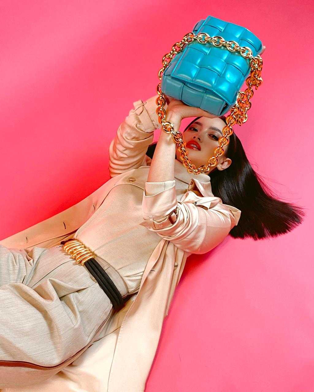 Intip 5 Produk Tas dan Sepatu Bottega Veneta Favorit Ririn Ekawati