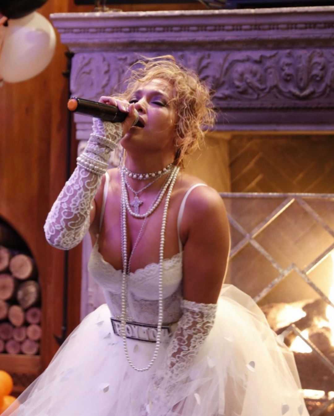 Jennifer Lopez Tunjukkan Penampilan Ikonis Madonna untuk Halloween Kemarin
