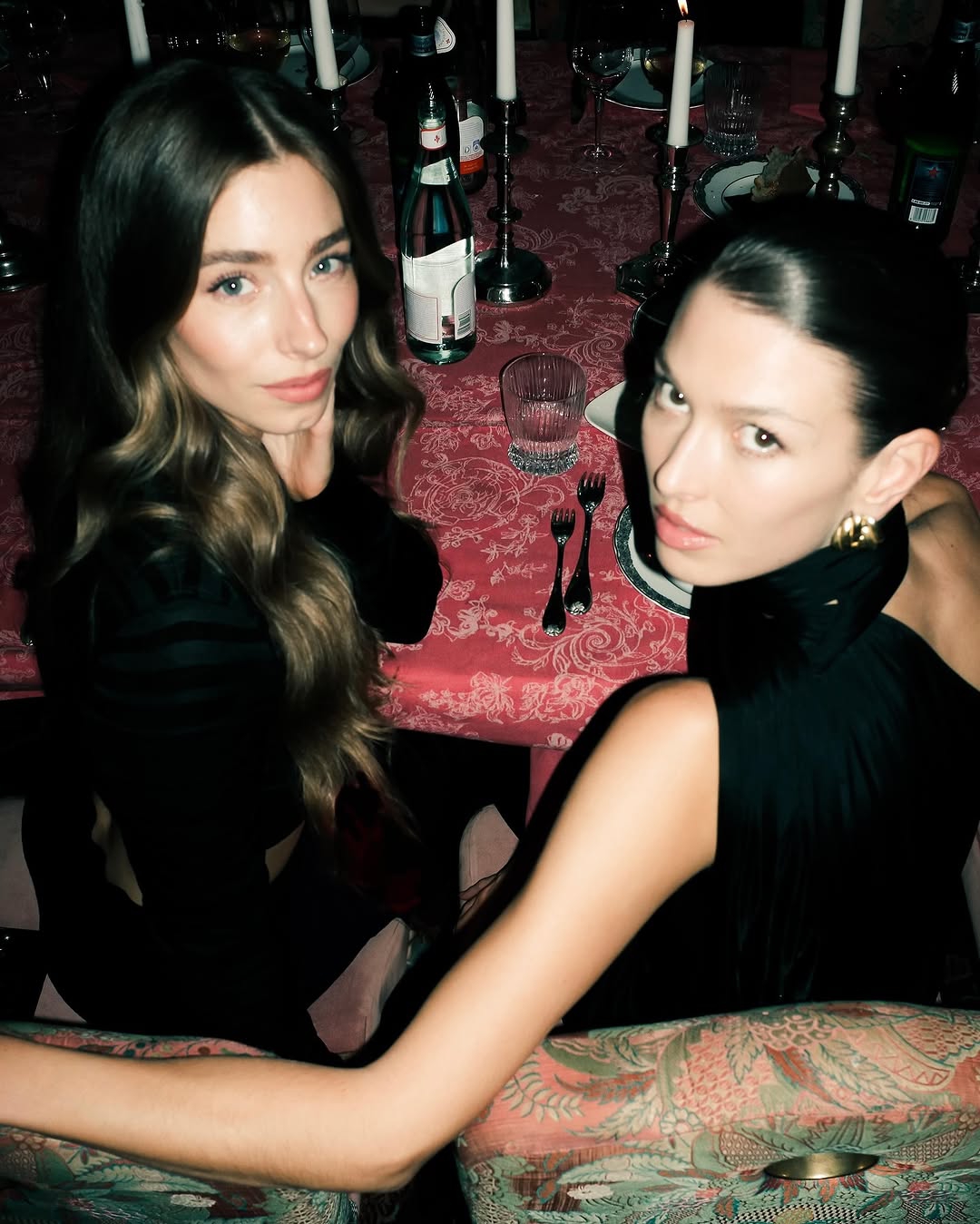 Daya Tarik Dress Satin Nina Ricci, Simbol Feminin yang Anggun di Malam Hari