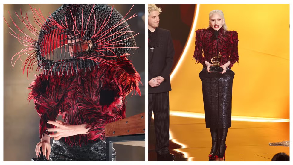 Lady Gaga di Grammy Awards mengenakan busana arsip Alexander McQueen Fall 2009.