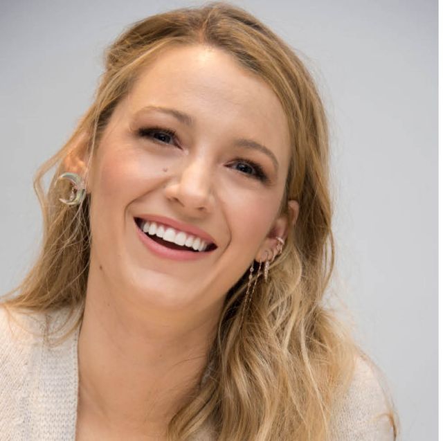 Sophie Turner Puji Keberanian Blake Lively yang Menceritakan tentang Kegalauan akan Tubuhnya Pasca Melahirkan