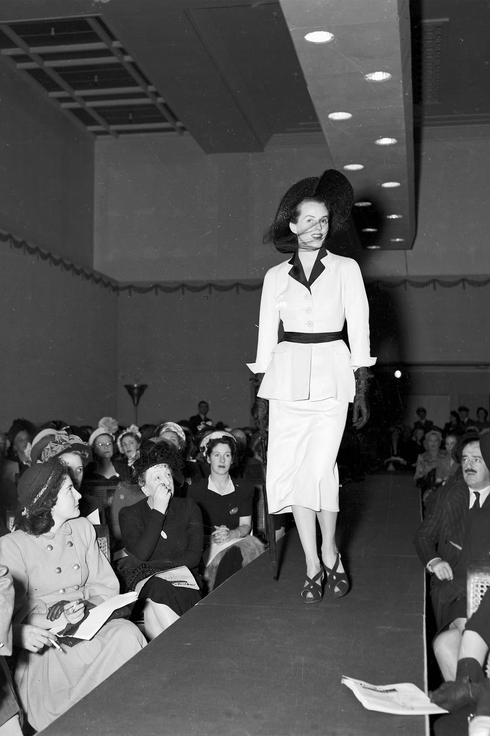 Menyimak Evolusi Fashion Week dalam Berbagai Foto