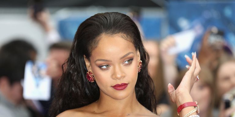 Rihanna Telah Resmi Menjadi Seorang Miliarder!