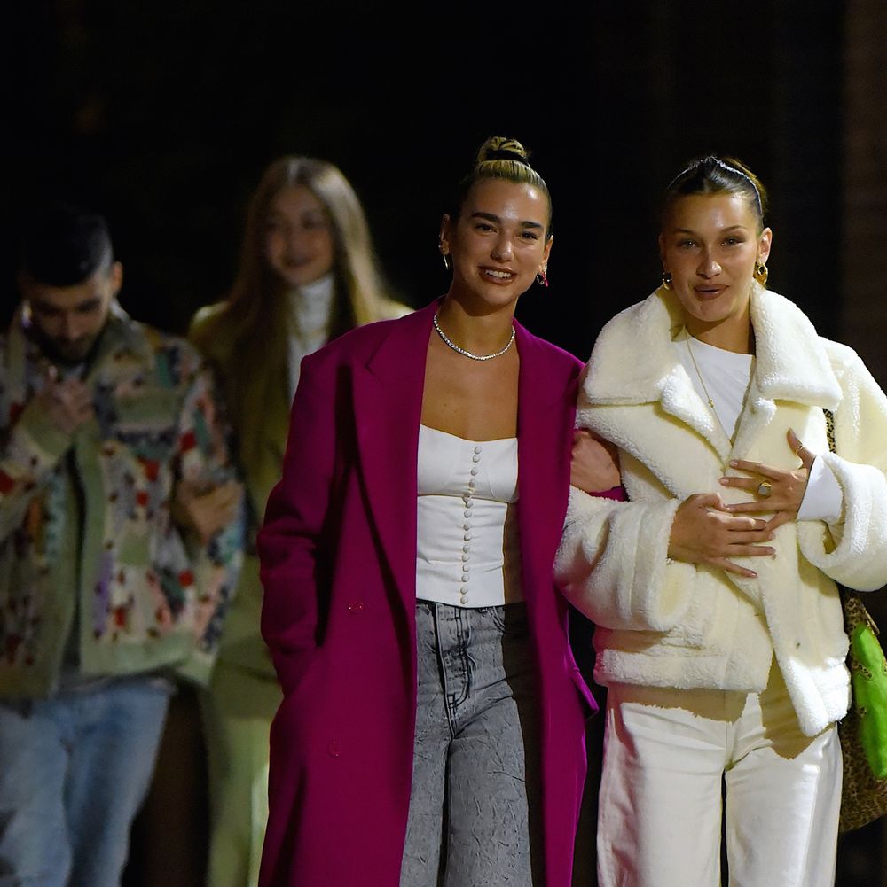 Gigi Hadid, Dua Lipa, Bella Hadid Rayakan Natal dengan Rumah Gingerbread dan Kacamata Unik