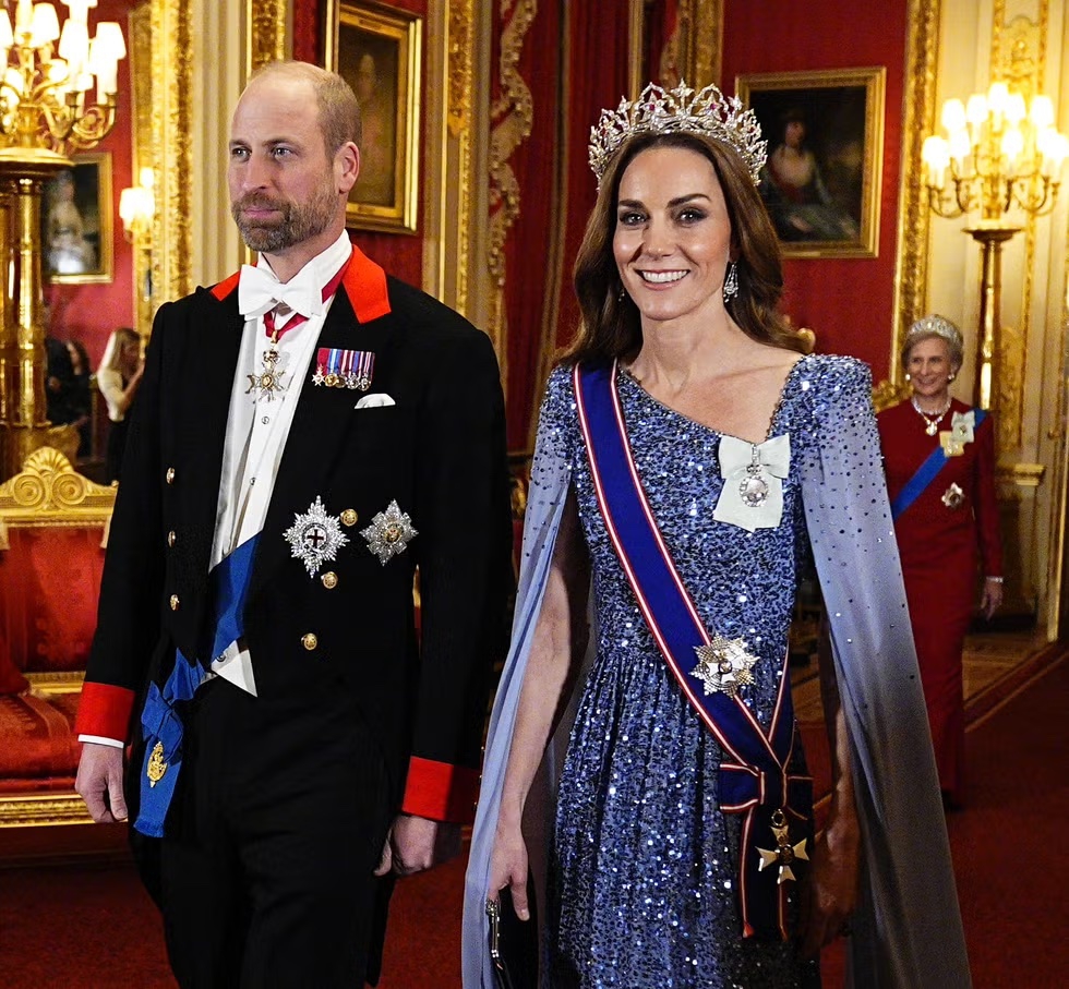 Perdana, Putri Kate Kenakan Tiara Terbesarnya Sejauh Ini dengan Gaun Cape Berkilau
