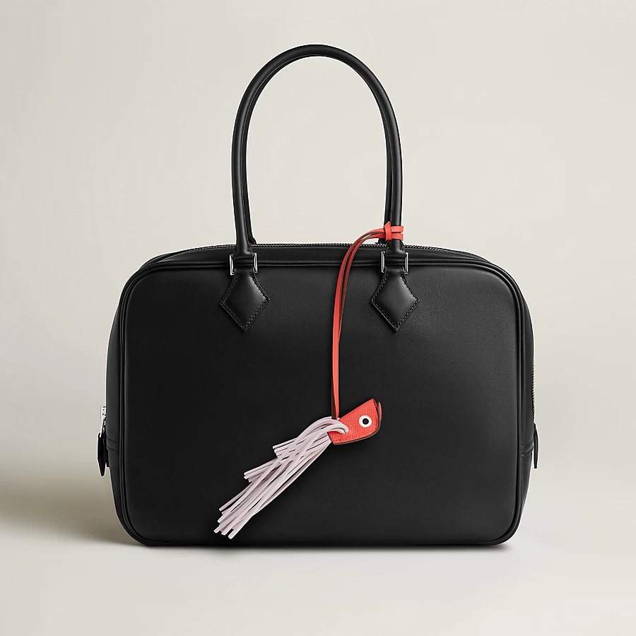Percantik Tampilan dengan 4 Rekomendasi Bag Charm Elegan Ini