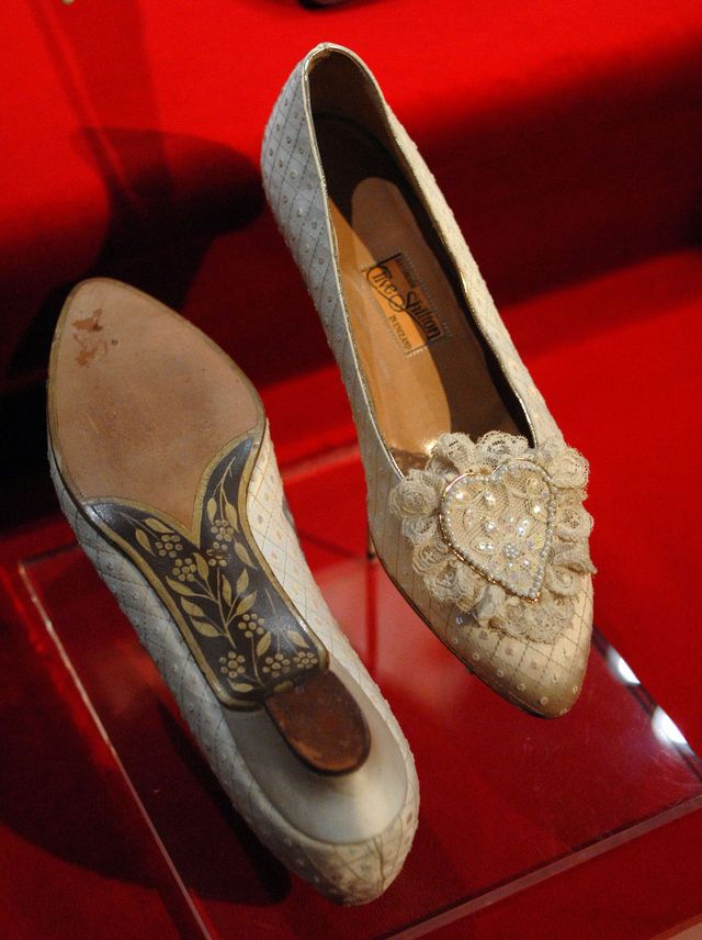 Inilah Alasan Putri Diana Mengenakan Sepatu  Hak  Pendek 