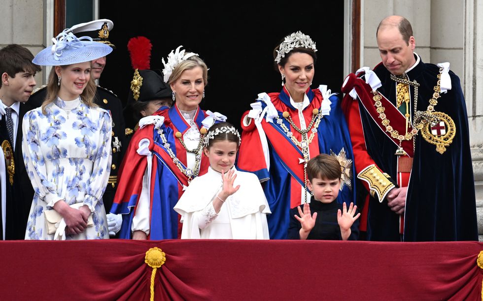 Putri Charlotte dan Pangeran Louis (Dengan Keluarga Kerajaan)