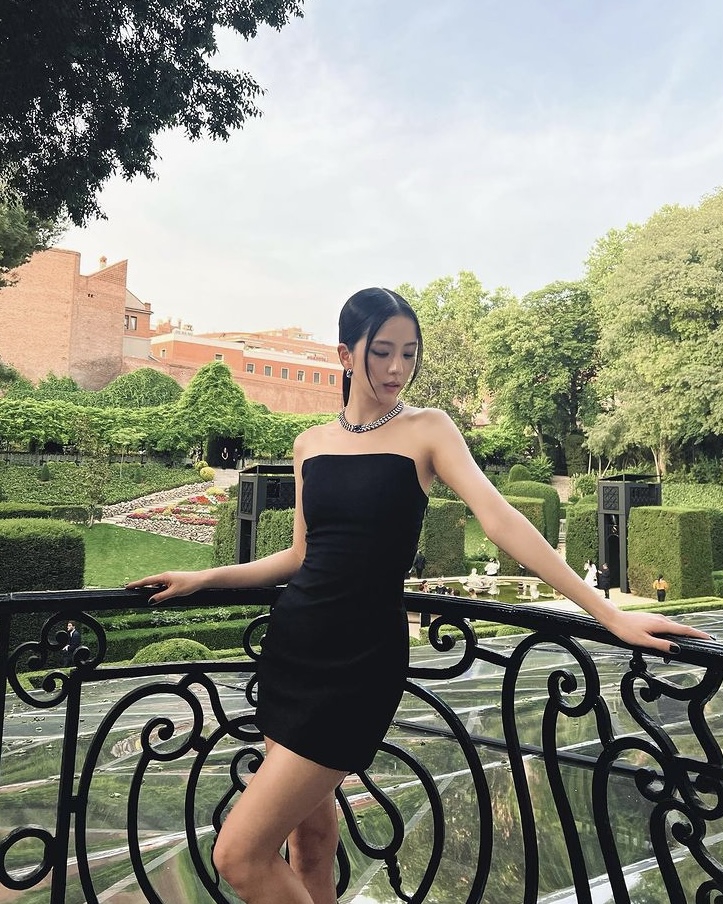 Tampilan Elegan dan Mewah Jisoo Blackpink Saat Menghadiri Cartier Gala Dinner
