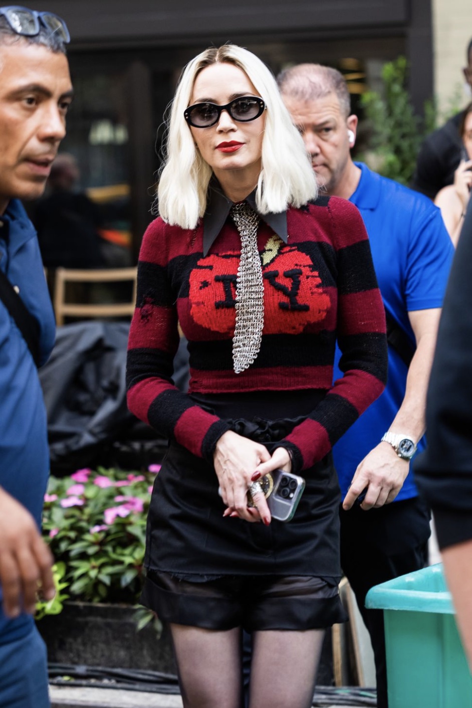 Transformasi Emily Blunt dengan Gaya Rambut Bob Pirang untuk The Devil Wears Prada 2